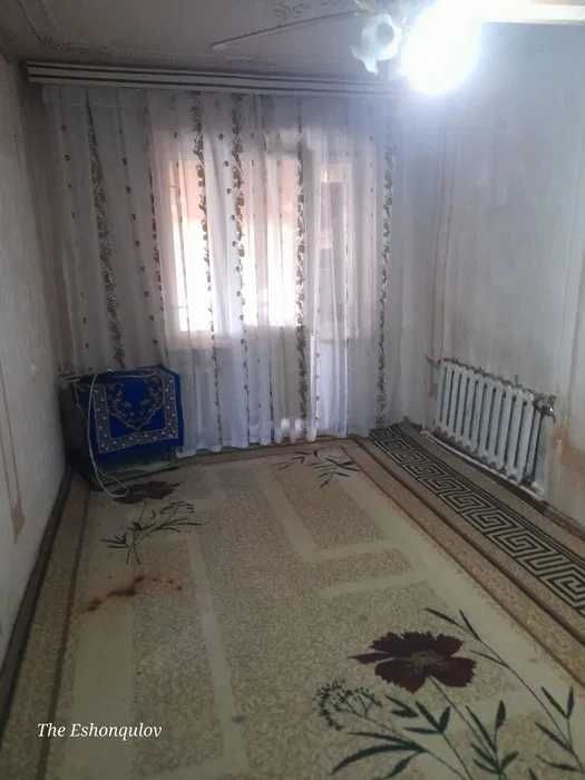 Арзон нархда 3 хонали квартира  сотилади 5 микрн