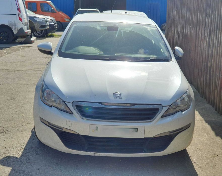 Dezmembrez Peugeot 308 1.6 hdi 2015