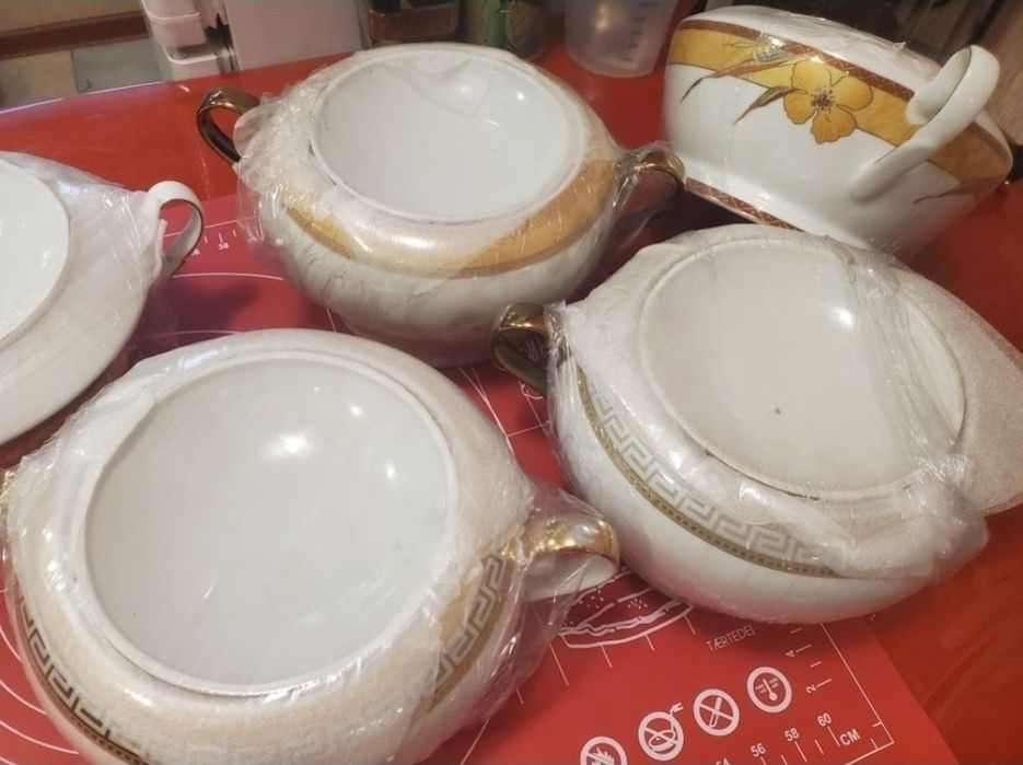 Блюдца, сахарница, ет-табак