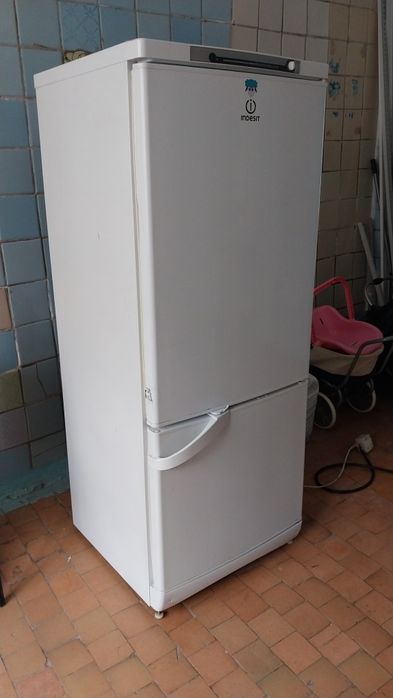 Продам холодильник Индезит  в отличном состоянии