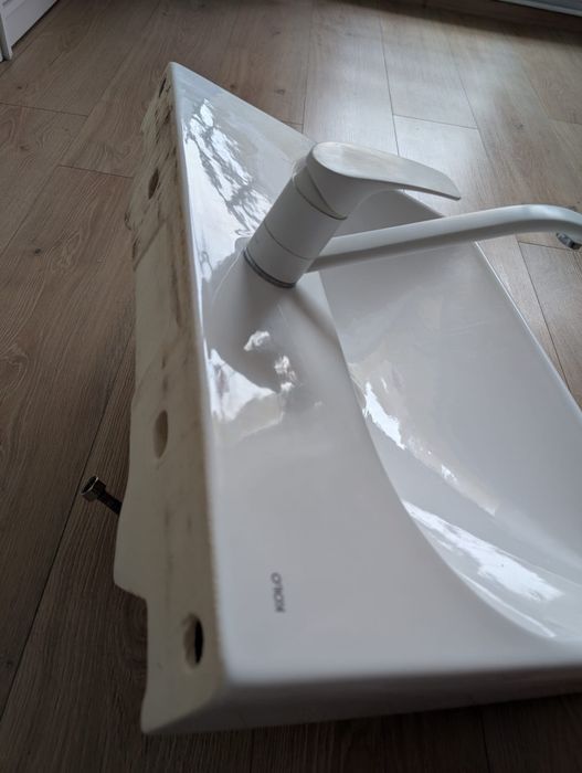 Lavoar alb baie suspendat KOLO din ceramicaa