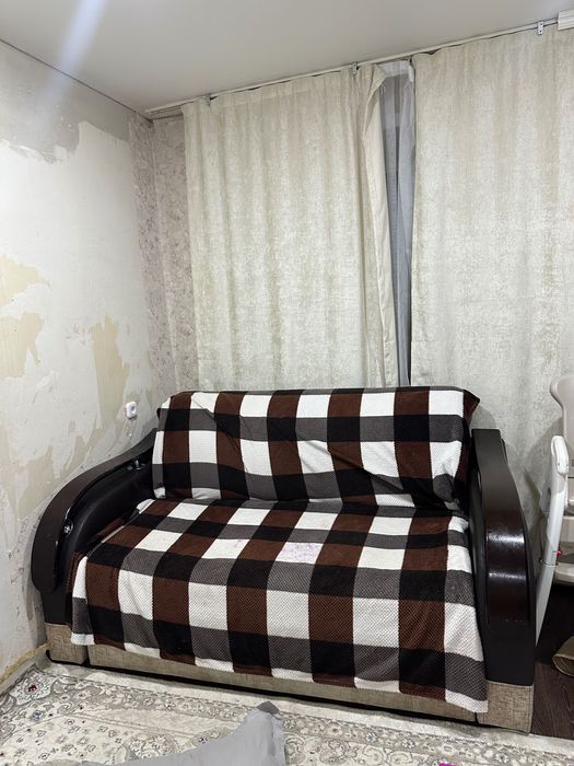 Диван в зал б/у 10000