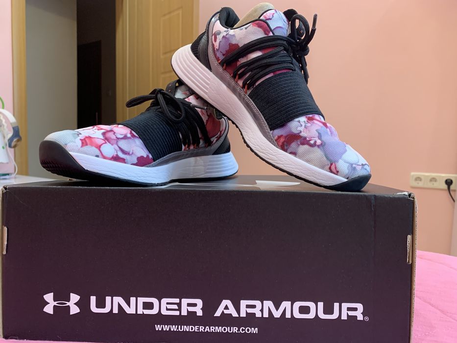 Дамски  маратонки Under Armour, N 37/ EUR  38,5 , стелка - 24,5 см.