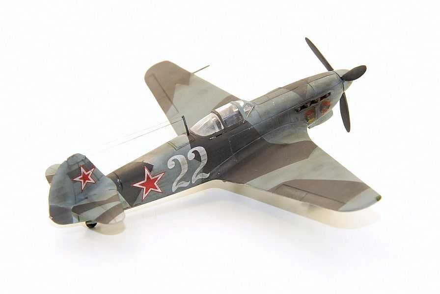 Сборная модель самолета Як-9 (Звезда, 1/72)