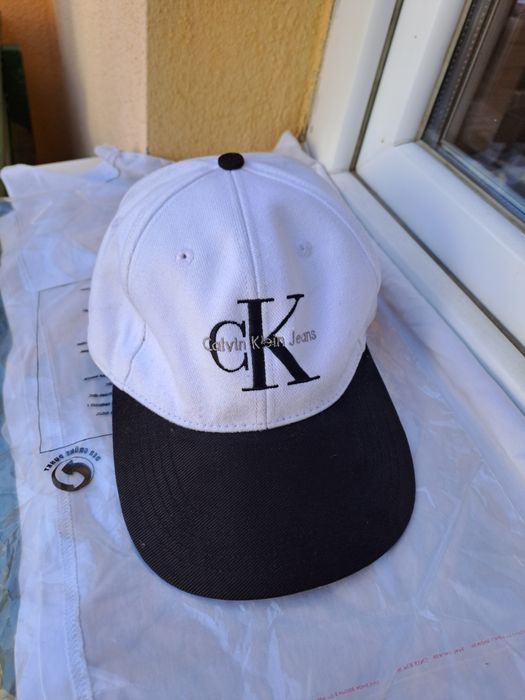 Шапка на Calvin Klein Jeans