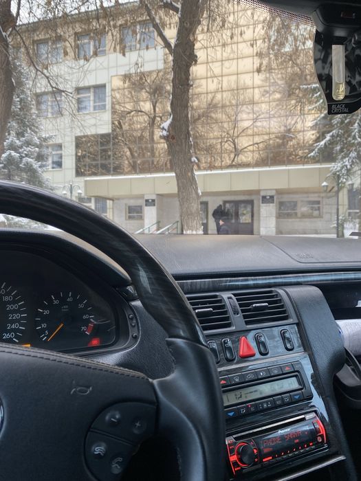 Продам Мерседес Е320
