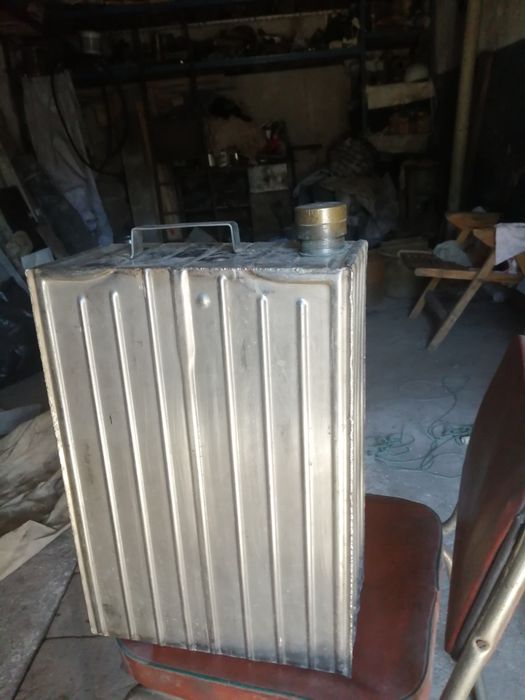 Продам канистры нерж  25л Алюмин 32л Пластик 30л; 20л