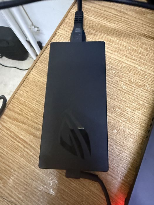 Vând ASUS ROG Strix G15 G513IC – 2.500 lei (negociabil)