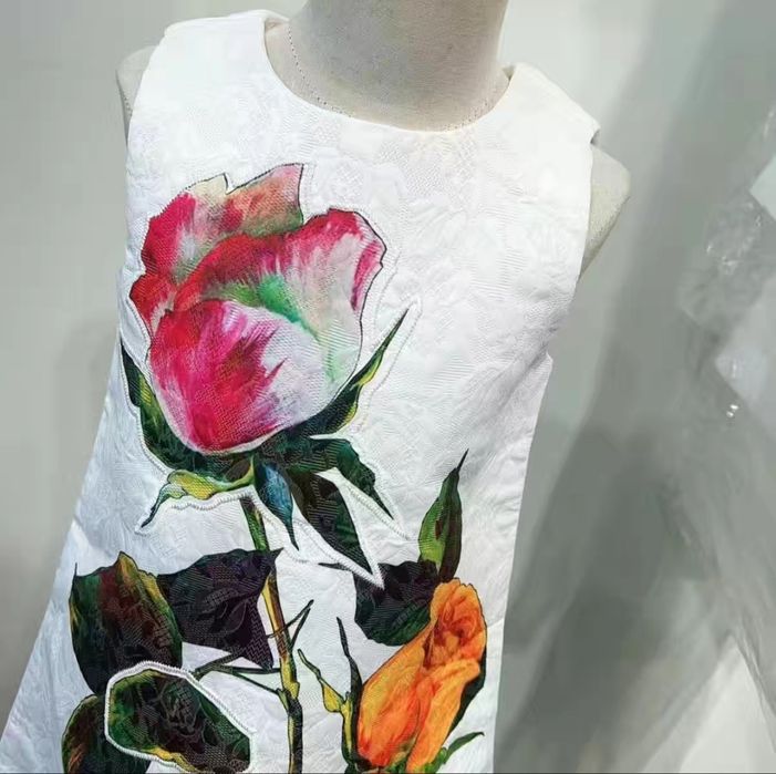 Нарядное платье для девочки. Новое. 140 рост