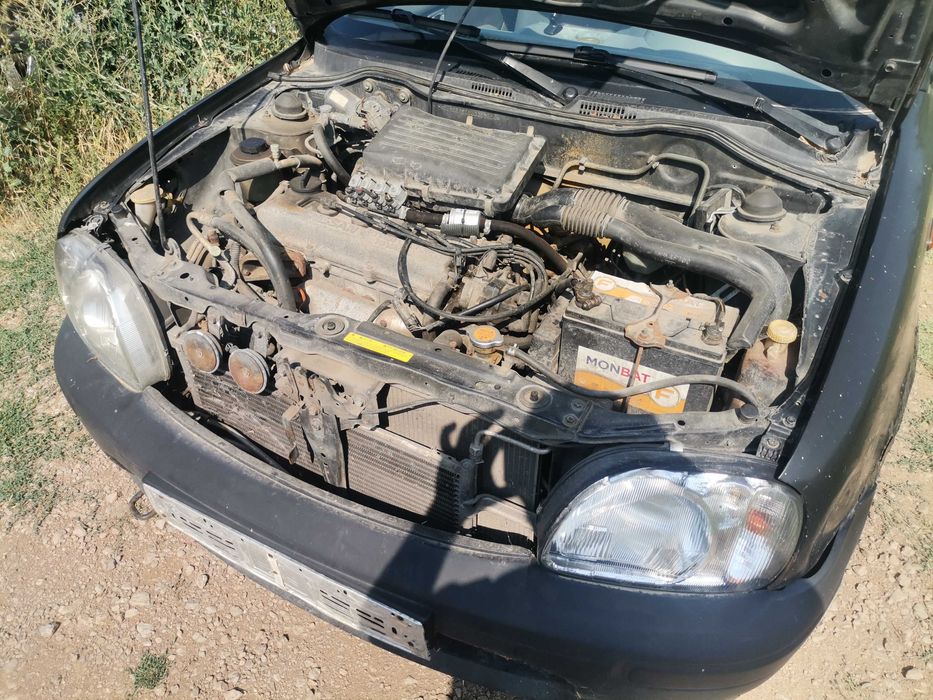 Nissan Micra K11 1 3 на части продавам.