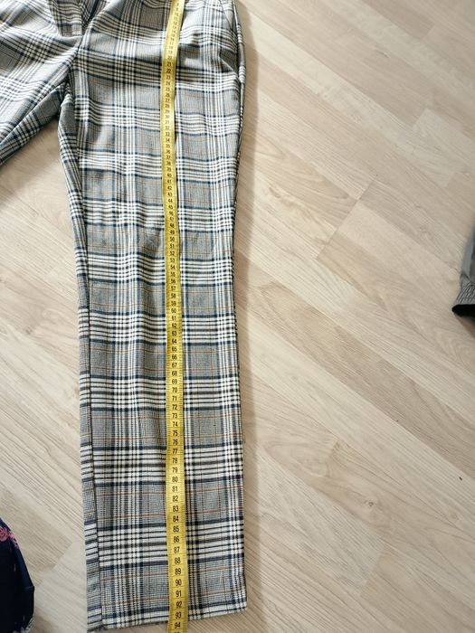 Pantaloni clasici Zara ca noi