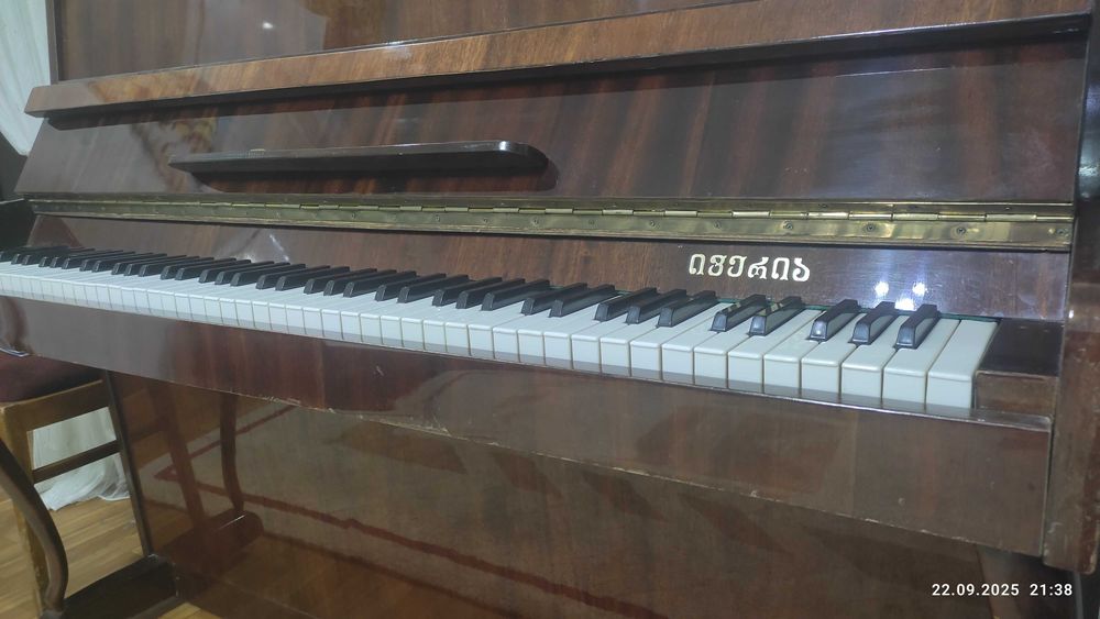 Пианино Иверия (Грузия)