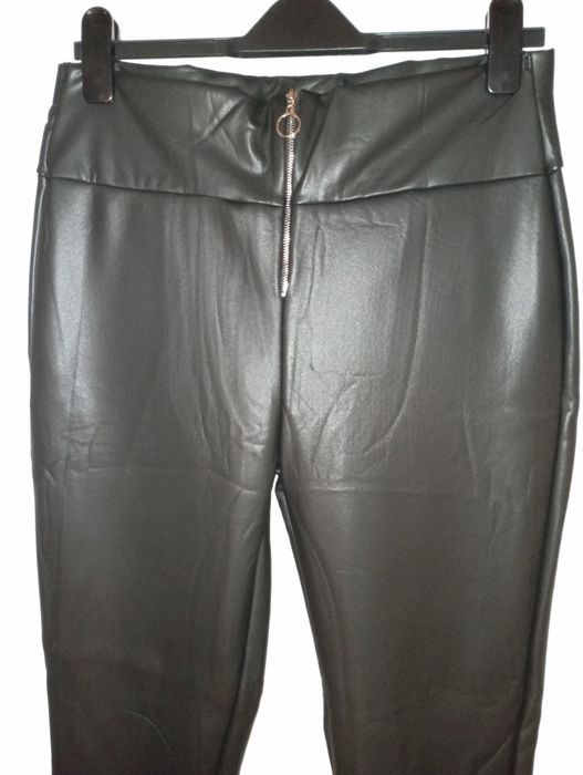 Pantaloni negri flaușați cu fermoar 42/44 femei