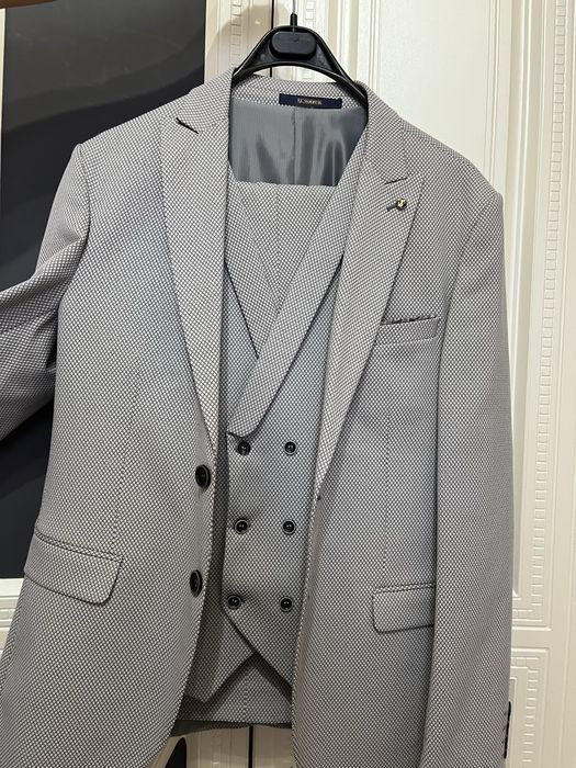 Продам кастюм тройка