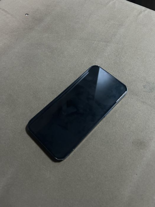 iPhone 14 счупен отзад