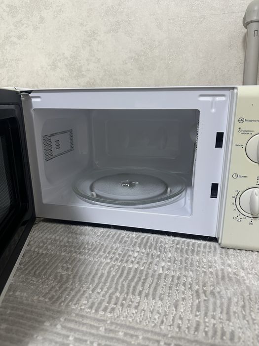 Микроволновка Elenberg в отличном состоянии