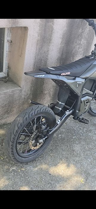Продавам Valtinsu EM5-PRO custom Supermoto