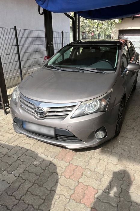 Vând Totoya Avensis