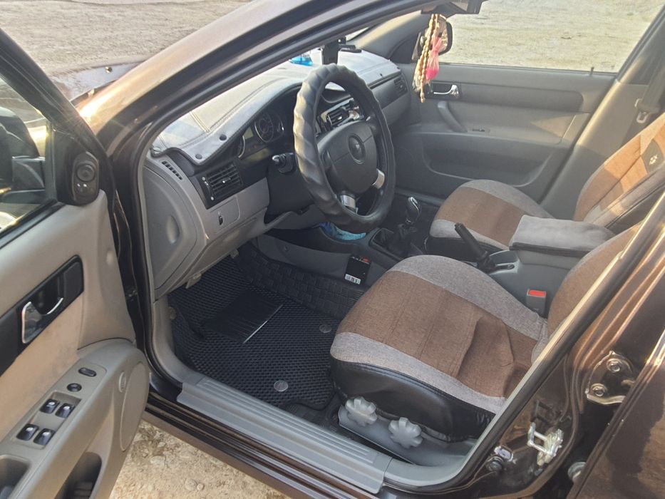 Жентра автомашинаси сотилади.