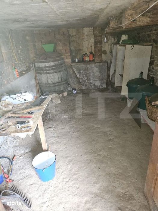 Casa plan parter plus etaj, cu 3 camere, 158 mp si 6300 mp teren, zona