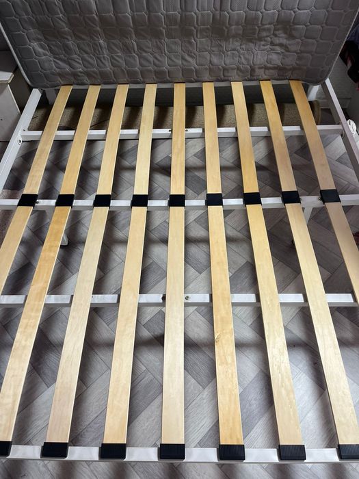 Продается двуспальная кровать