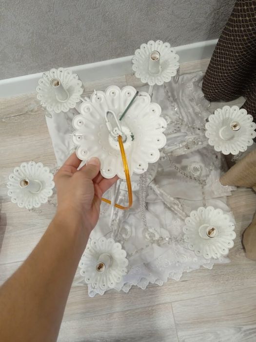 Люстра в зал.