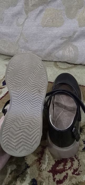 Продам туфли для девочки