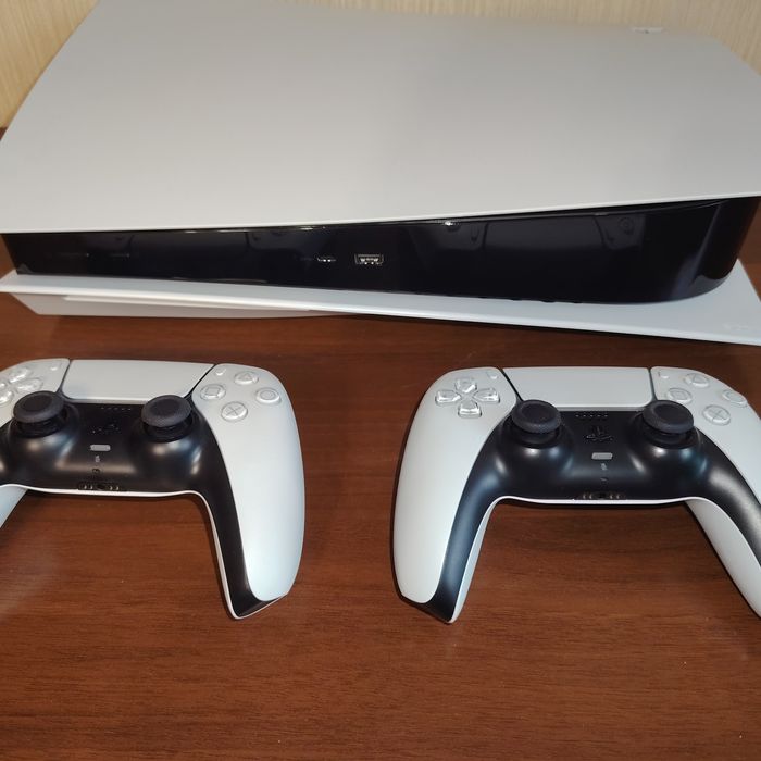 Продам пс 5 в описание