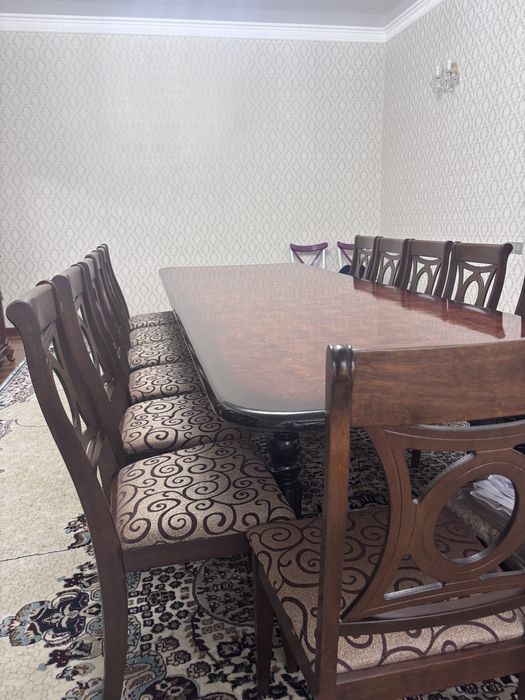 Стол со стульями