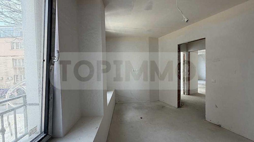 Продава се Тристаен апартамент в Варна, Център - 85 кв.м за 2460 €/кв.м - Снимка #3