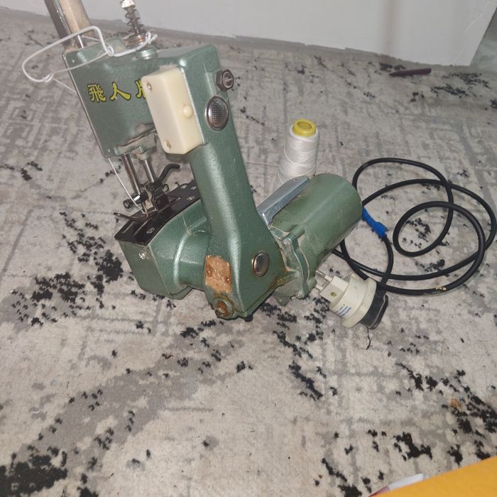 Мешкосшивальная машинка