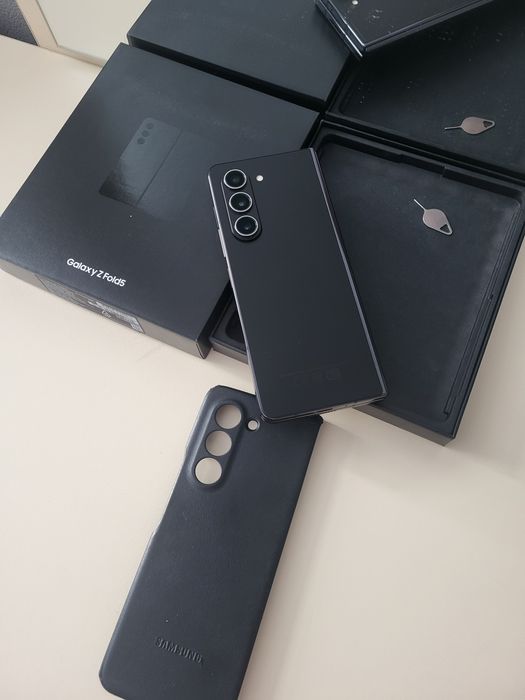 Продам Samsung Galaxy Z Fold 5 12/512gb.