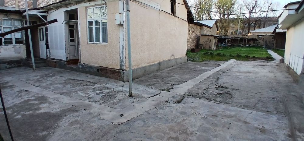 Кибрай тумани Дурмон центрида ховли ер хисобида сотихи 30 000$