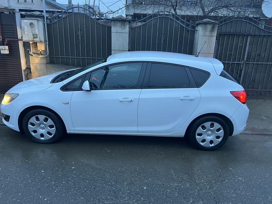 Opel astra j. 2014 benzina +gpl