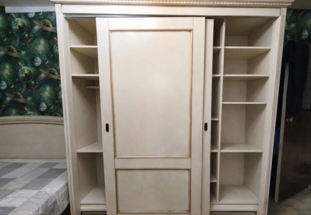 Продаш шкаф и комод