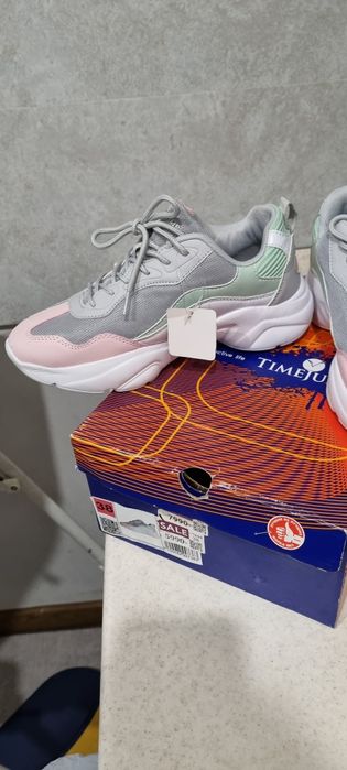 Кроссовки для физры