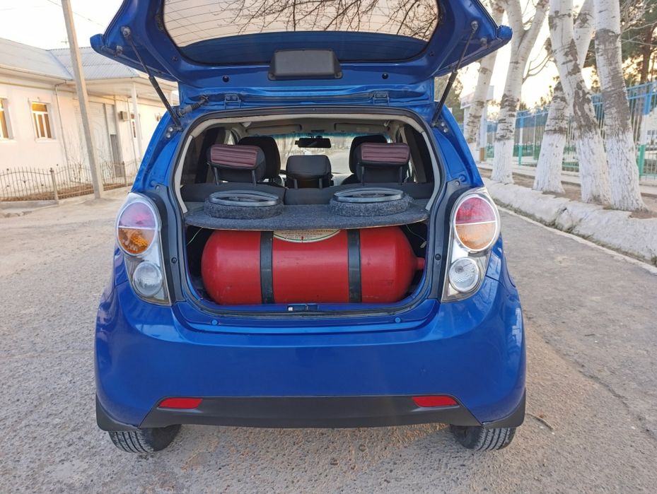 Spark 2011 yil, kiraskasi tozza, gazi bor, 3 pazitsiya,