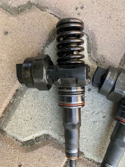 Помпа Дюза 1.9 TDI 116 к.с 0 381 300 73