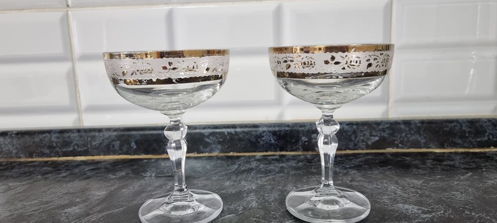 Продам 2 стеклянные креманки , 400тг.