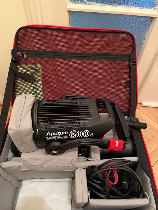 Aputure Light Storm 600d lumina continua