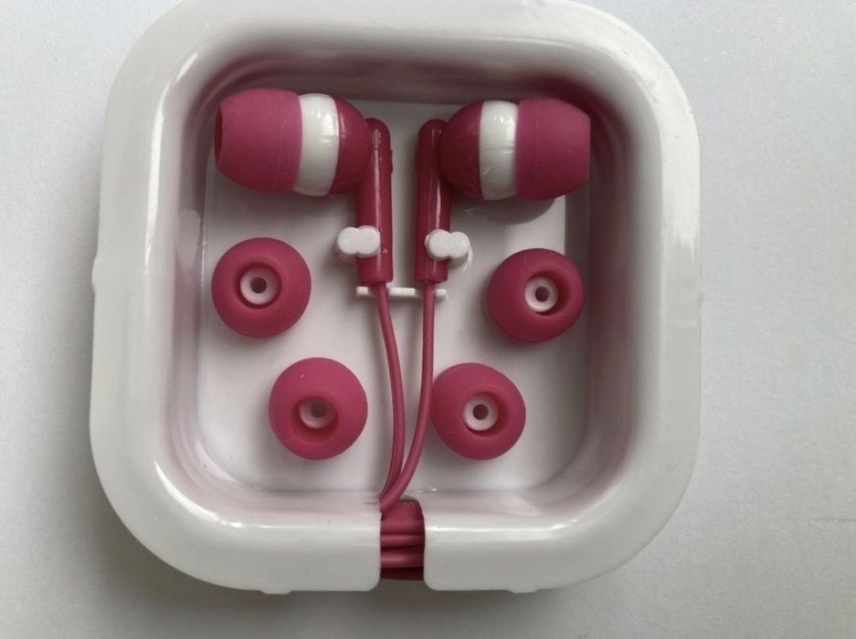 Casti negre sau roz cu auriculare din silicon si mufa jack, Avon, roz