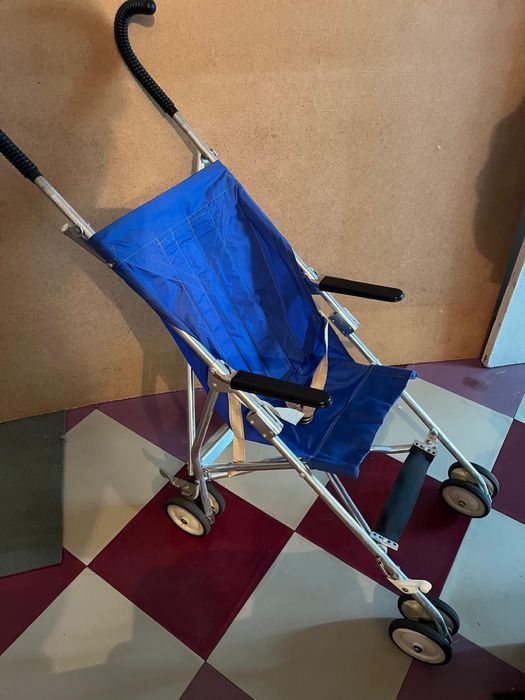 Продам  новую прогулочну коляску костылек