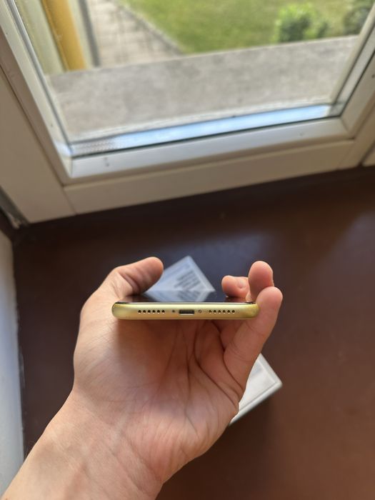 iPhone 11 in stare buna, baterie 100% high capacity