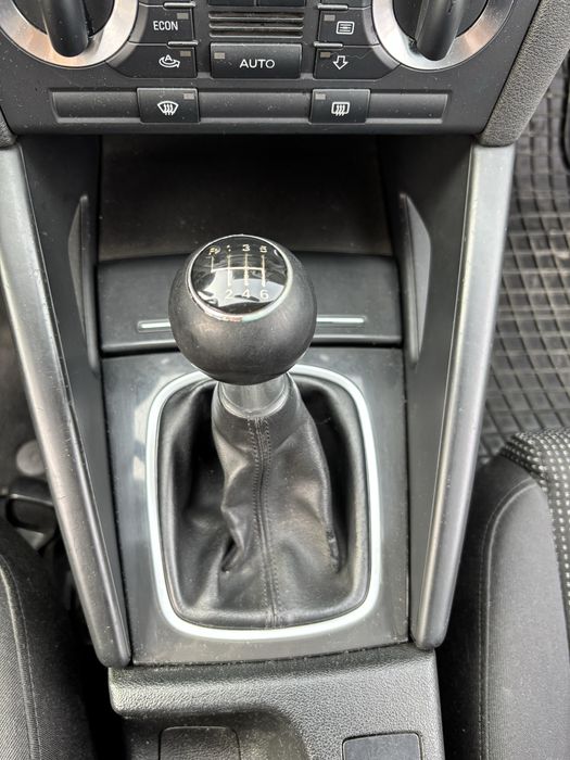 Audi a3, BP, An 2008,putere 140, bara fata S3, Uși S Line, culoare Gri