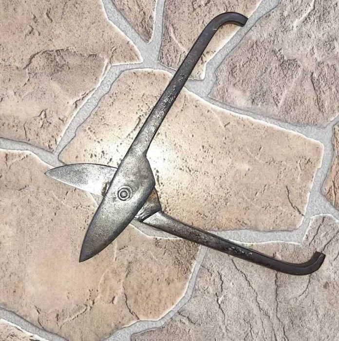 Стари керпеден, овчарска и овощарска ножица, клещи, трион