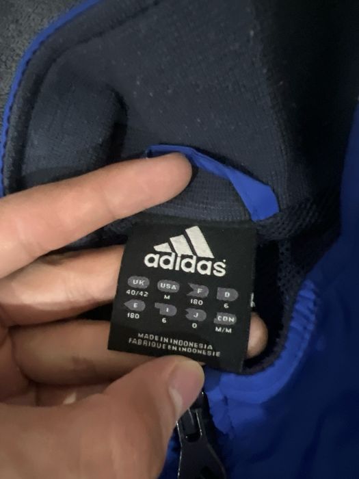 adidas 2002.