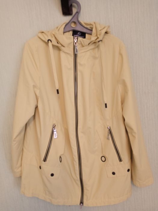 продам женскую верхнюю одежду