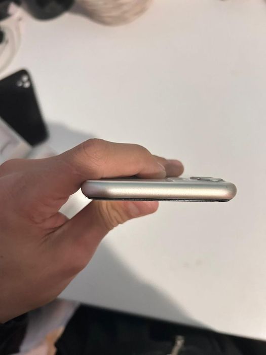 Продам iphone 11 128 gb