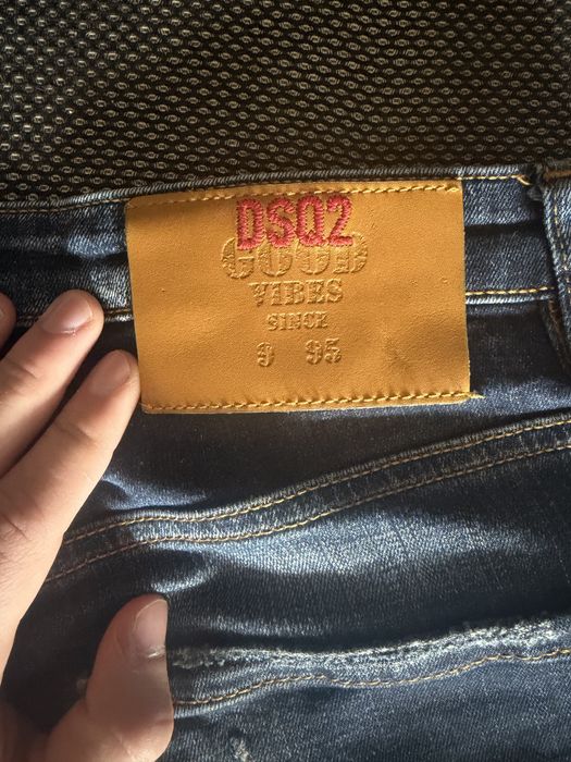 Продават се къси дънкови панталонки на dsquared2