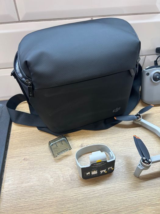 DJI Mini 2 4K дрон + RC-N1 дистанционно + батерия + DJI раница